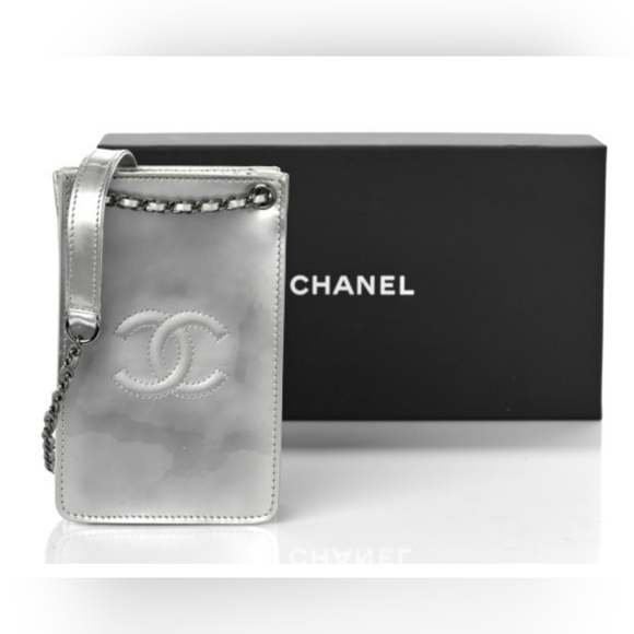 Chanel Silver Patent CC Crossbody phone holder Ruthenium hardware - Picture 10 of 12